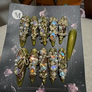 Green and Gold Embellished Nail Set